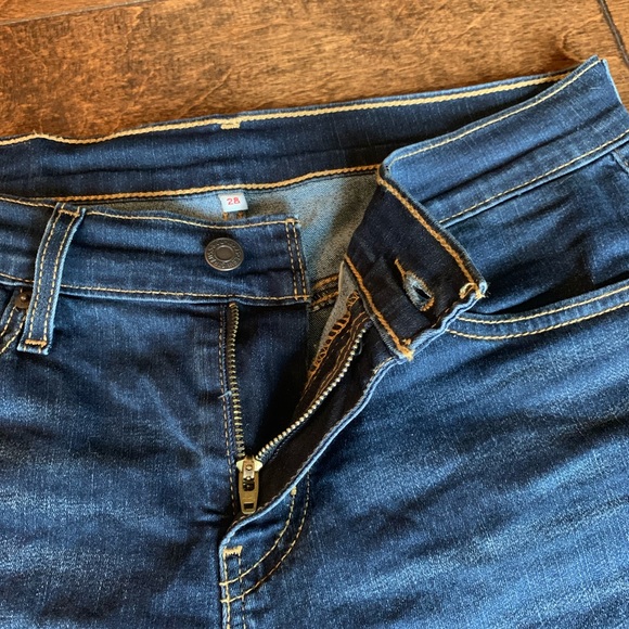 Levi’s Dark Wash Jean Shorts, 28 EUC - Picture 2 of 5